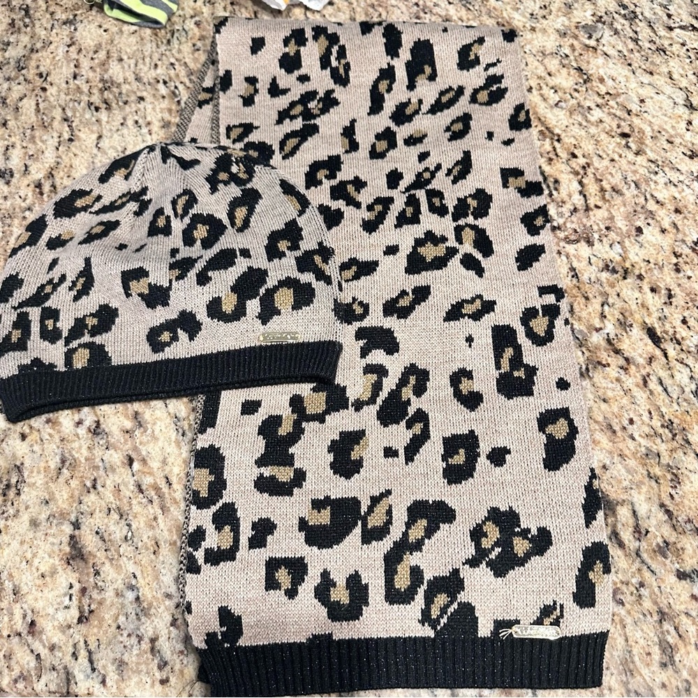 Calvin Klein scratched and hat set